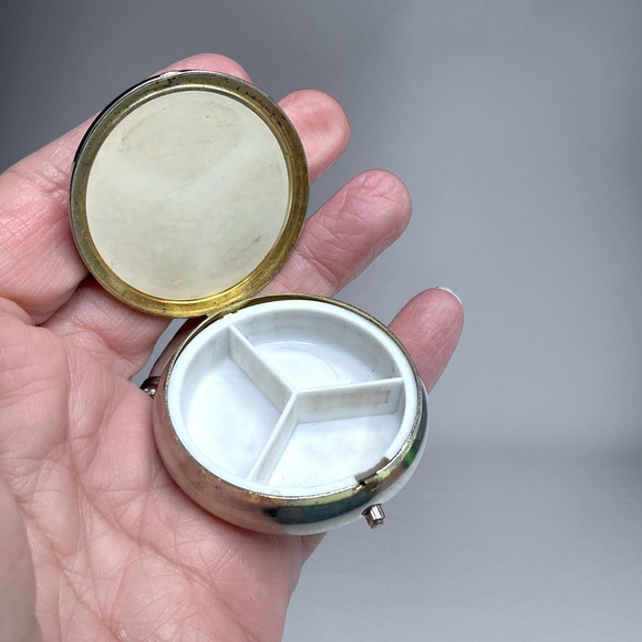 🌺Vintage Floral Pill/Trinket Box - Picture 5 of 12